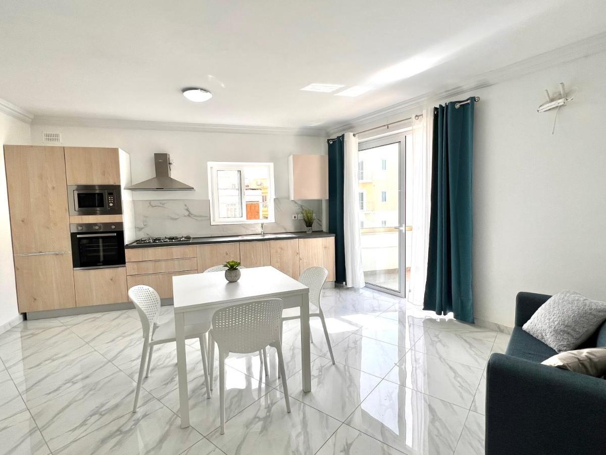 Condo With Patio Overlooking Piazza Gzira Exterior foto
