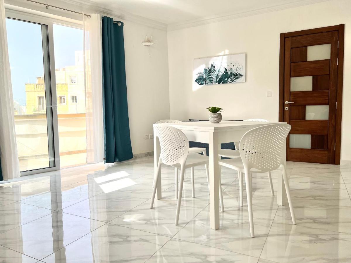 Condo With Patio Overlooking Piazza Gzira Exterior foto